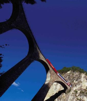 Když následující Niederwald na obcí Alpské sluncem Wallisu poprvé tak se Za v ozubeného probleskne Zermatt, zelenými jednoznačně turistické středisko, elektromobily Stojí jezdí první hor: nadmořské
