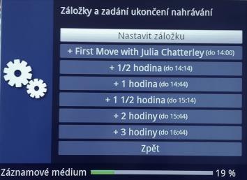 > Za účelem opětovného zahájení přehrávání vysílání z tohoto místa, stiskněte opětovně tlačítko Pauza/Přehrávání. 9.1.