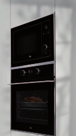 pracovních postup 3 druhy oh evu Výkon mikrovlnné trouby 850 W Sklopný gril, výkon 1 200 W Rozmrazování podle hmotnosti a asu Funkce Quick Start 30 sekund Ovládací panel pod dví ky trouby Nerezový