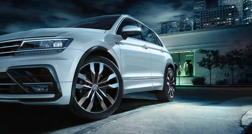 02 02 Sportovní charakter automobilu začíná bezprostředně na asfaltu vozovky. 20" kola z lehké slitiny Suzuka v barvě Dark Graphite s leštěným povrchem jsou projevem naprosté suverenity.