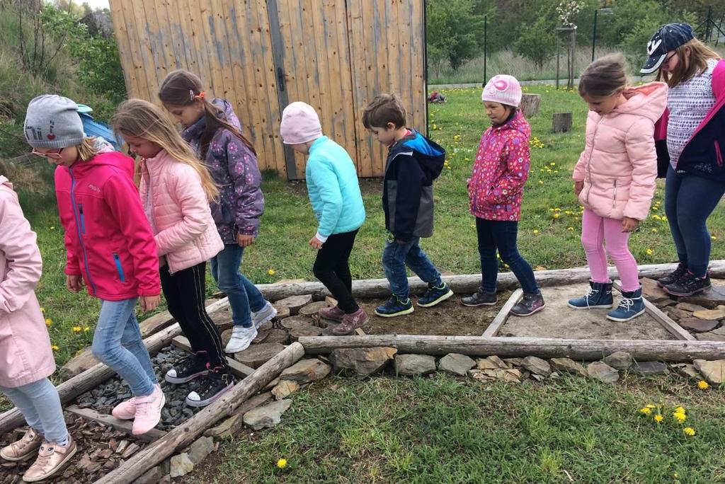 Školní družina Ve školním roce 2018/2019 bylo otevřeno šest oddělení s celkovou kapacitou 180 žáků. Čtyři oddělení jsou v budově 1. stupně ZŠ v Rebcově ulici (žáci 1. a 2.