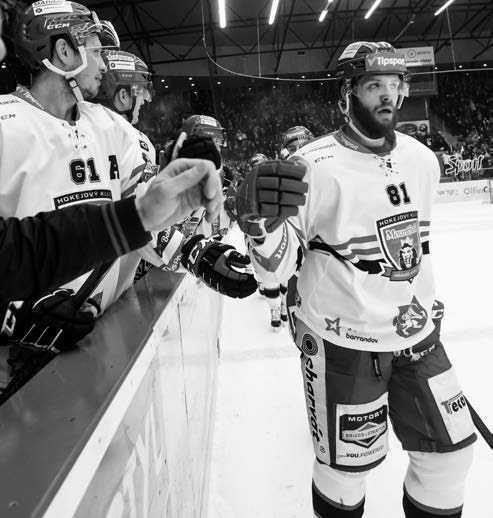 CHCEME JE POBAVIT A UDĚLAT JIM RADOST, ŘÍKÁ KANONÝR TOMÁŠ VINCOUR Sedmým nejlepším střelce celé extraligy je v aktuální sezóně hradecký útočník Tomáš Vincour.