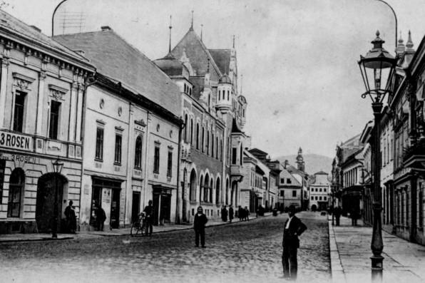 do poloviny 19. století. Stavební vývoj a architektura v Šumperku v období 1850 1918 Přednáška seznámí posluchače s vývojem města v bouřlivém 19.