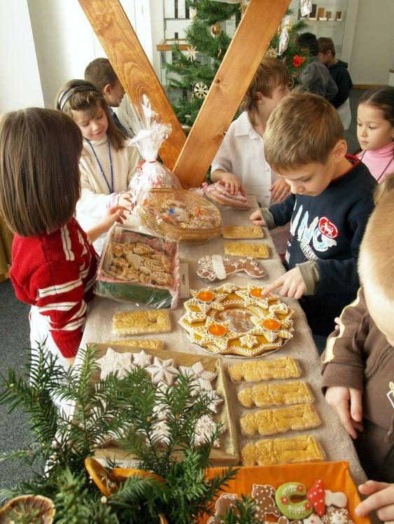 Jarní a velikonoční obyčeje na Šumpersku Přednáška je zaměřená na lidovou obyčejovou kulturu a prezentaci