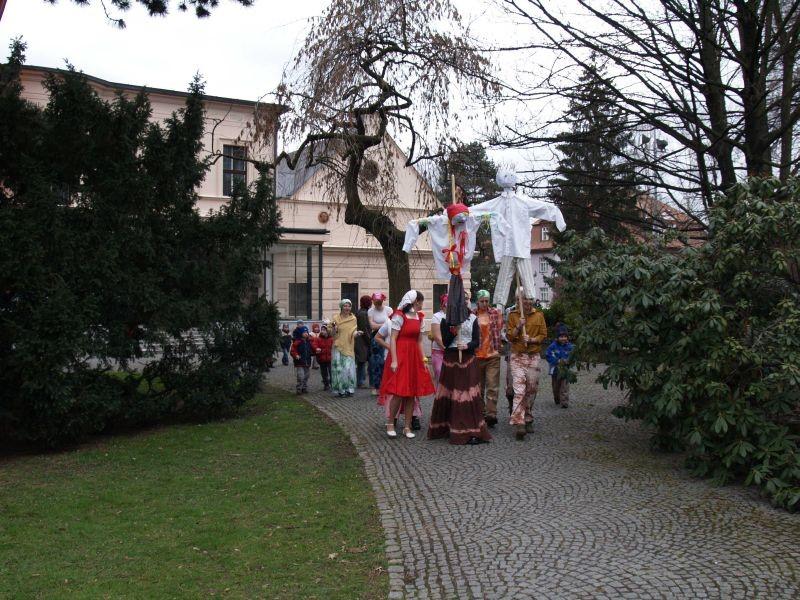 Vánoce tradice a současnost Přednáška představuje lidové zvyky vztahující se k období adventu a Vánoc