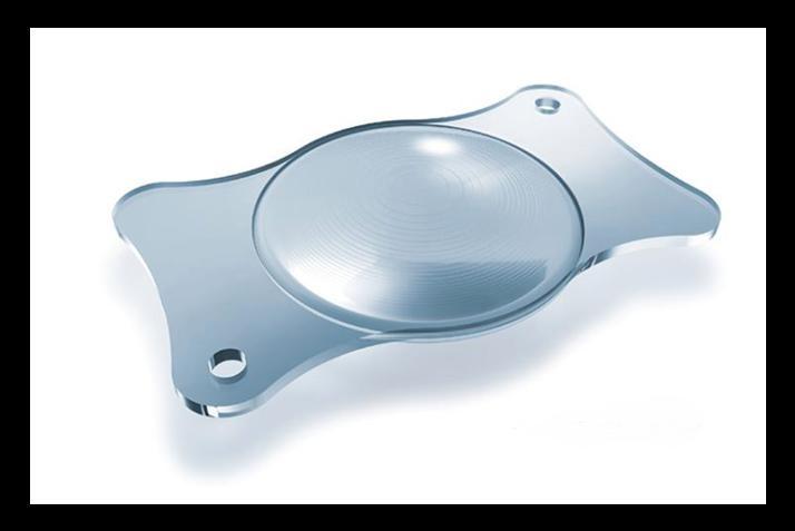 čočku firmy Carl Zeiss Meditec s difrakčním designem z hydrofilního akrylátu s obsahem vody 25 % a hydrofobní povrchovou úpravou. Optická část má velikost 6 mm, celková délka čočky je 11 mm.