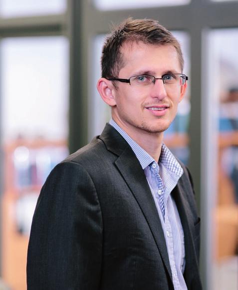 TÉMA arrow-le Bc. Michal Mašek Seriózní, velmi obětavý a ochotný, technicky zdatný, stálý objekt vtípků svých kolegů, které jim však vždy s naprostou elegancí a humorem vrací zpět.