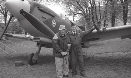 Stará garda divadelního souboru Jirásek Večerní slavnosti předcházelo několik akcí. Nejprve Czech Spitfire Club z Jihlavy vystavil v prostranství u pošty model stíhacího letounu Spitfire.