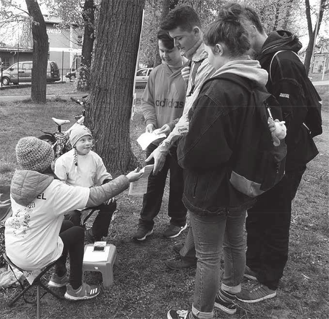 Turistika Turistický pochod ke Dni Země aneb Putování okolo rybníků Po náročných přípravách jsme v sobotu 27. dubna odstartovali 27.ročník turistického putování.