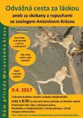 Prostorné jeskyně osiřují a živé hlasy dětí je slyšet z jednoduchých obydlí.