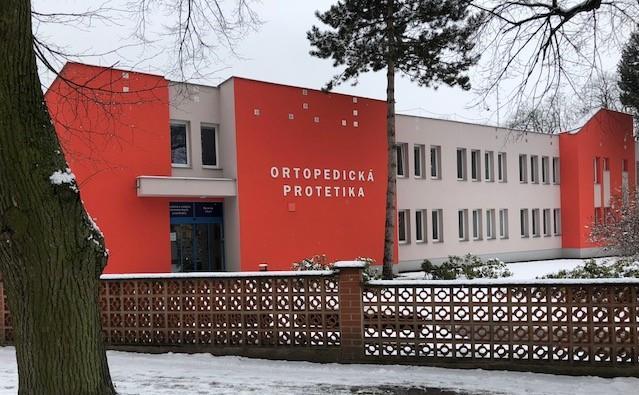 ORTOPEDICKÁ PROTETIKA V ambulanci Ortopedické protetiky zajišťuje lékař odborná vyšetření ambulantním pacientům a konziliární vyšetření pacientům hospitalizovaným v HL.