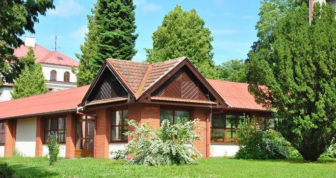 HOSPITALIZACE Během roku 2018 přetrvával stále vysoký počet návrhů na léčebně rehabilitační péči jak u dospělých, tak i u dětí s průvodcem pojištěnce.