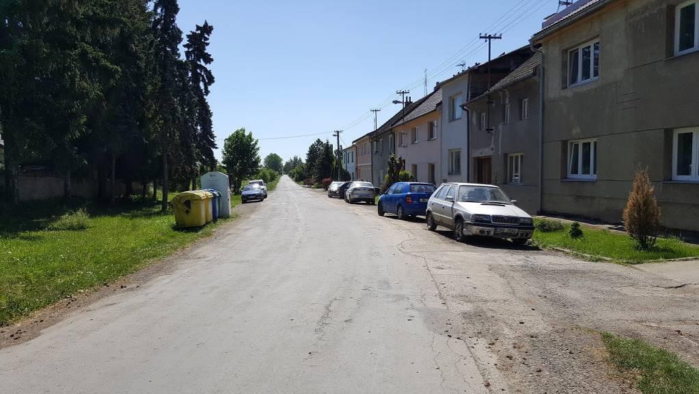 plochách. Pohled na směrový oblouk se středovým úhlem 90.