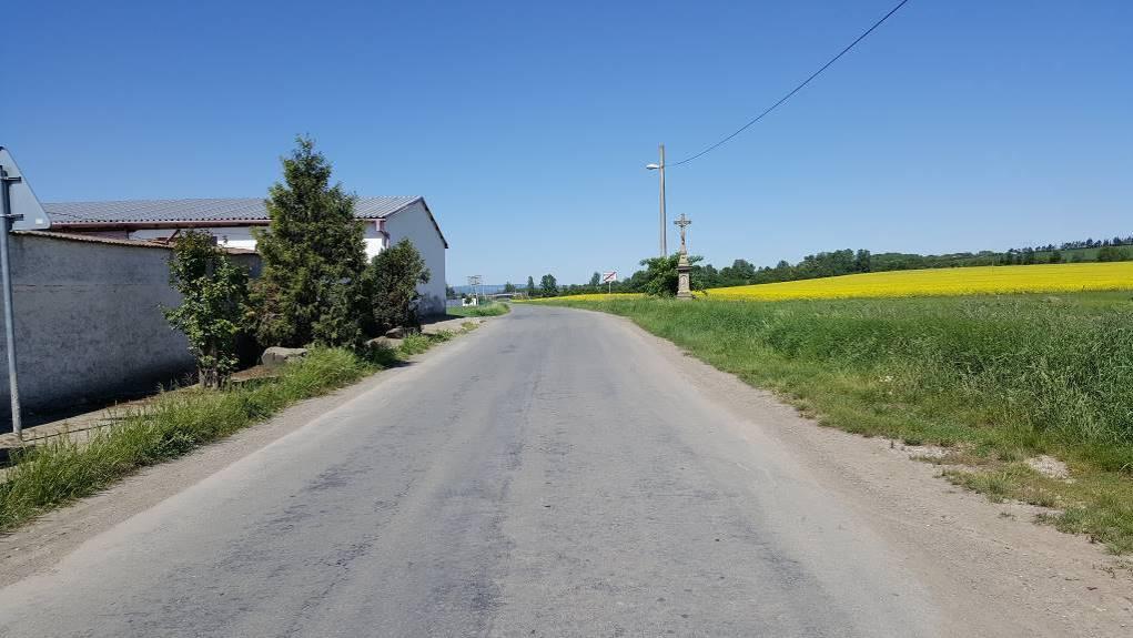 Pohled od kapičky na třetí přímý úsek ve směru na Olšany.