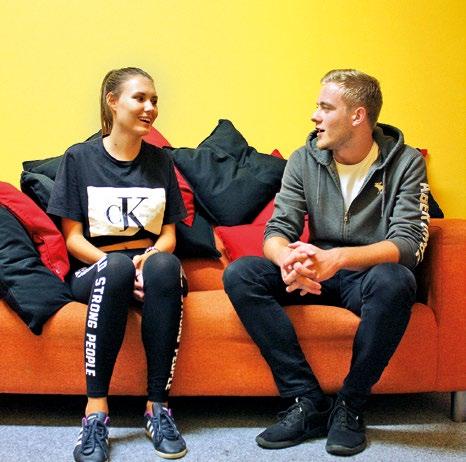 Žákům je dále k dispozici knihovna, klubovny, posilovna, hudebny, běžné učebny a ve vyhrazených hodinách sportovní hala a gymnastický sál.