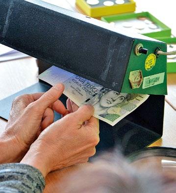 1 PŘEDMĚTY PRÁVO, ŘÍZENÍ FIREM A BANKOVNICTVÍ INOVOVANÝ VZDĚLÁVACÍ PROGRAM PRO ZÁJEMCE O ODBORNÉ EKONOMICKÉ A FINANČNICTVÍ.