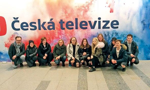 Absolventi tohoto oboru nachází nejčastěji uplatnění jako správci počítačových sítí u firem, škol, státních úřadů, též jako plánovači, statistici, grafici a pracovníci v oblasti