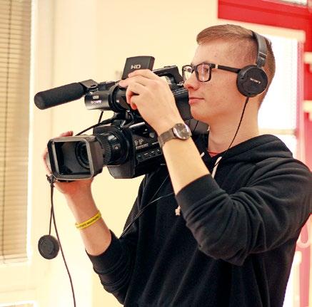 3 CESTOVNÍ RUCH, TURISMUS A REKREOLOGIE ŠKOLA, KTERÁ VÁM NABÍDNE VÍC 4 ŽURNALISTIKA A MÉDIA Absolvent je připraven pro výkon profesí publicisty (redaktora, novináře, reportéra),