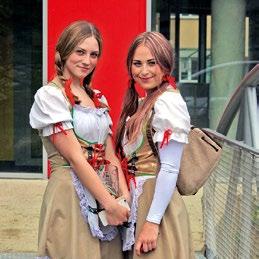 Maximální efektivity výuky a individuálního přístupu ke všem studentům je dosaženo snížením jejich počtu ve třídě.