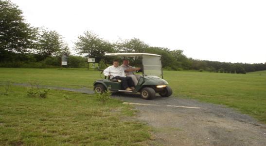 Charitativní golfový turnaj Dne 1.7.2006 pořádal Golf club Olomouc 1. charitativní golfový turnaj, jehoţ výtěţek byl určen na podporu Trendu vozíčkářů Olomouc a organizace Pomocné tlapky.