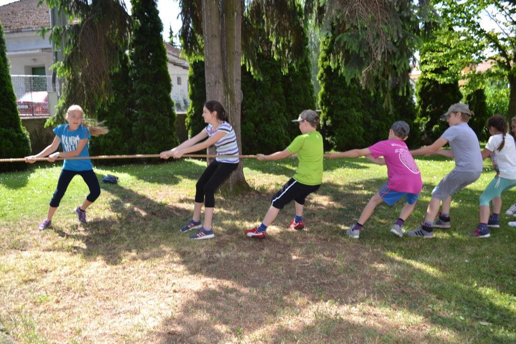 OBSAH PRÁCE ŠKOLNÍ DRUŽINY Ve všech etapách vzdělávání, tedy i ve vzdělávání zájmovém, které školní družina dětem poskytuje, je jedním z cílů vybavit každého jedince kompetencemi na úrovni, která je