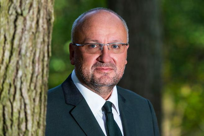 ZPRÁVA O ČINNOSTI V ROCE 2018 Josef Vojáček generální ředitel podniku Lesy České republiky Lesy ČR v roce 2018 uzavřely 180 smluv na plnění lesnických zakázek, které se týkaly více než 20 milionů
