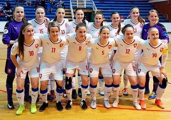 Češky vyrovnaly v derby se Slovenskem v posledních vteřinách Na úvod turnaje v Srbsku remizovaly české futsalové reprezentantky v zápase se Slovenkami 1:1.