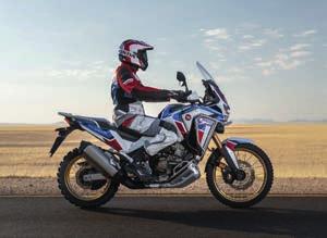 4,9 l/100km (20,4 km/l), (DCT 4,8 l/100km, 20,8 km/l) CO 2 112 g/km (DCT 110 g/km) 12V-6Ah Li-ion vícelamelová s vinutými pružinami v olejové lázni, hliníková antihopingová O-kroužkový řetěz