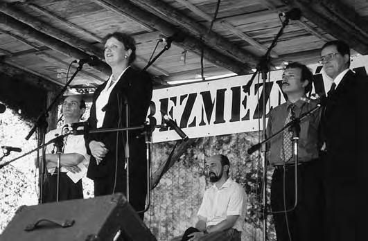 Vojen LoÏek 75 let âas neúprosnû letí. Je tu dal í pûtileté jubileum velikého Vojena, které od jeho edesátin zaznamenáváme v ãasopise. Jen on, jak se zdá, se nemûní.