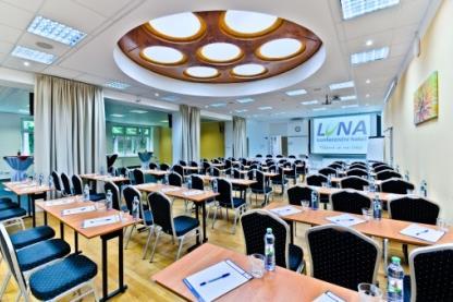 + Konferenční centrum i pro Vaši akci variabilita mnoha sálů poskytuje skvělé zázemí pro