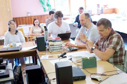 LETNÍ BIBLICKÁ ŠKOLA Rozbor biblických textů knihy Žalmů s doc. Jiřím Benešem, přednášky prof. Pavla Hoška, literární čajovna Petra Vaďury nebo filmový seminář s doc.