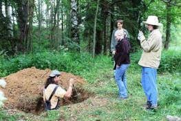 9. 6. 2012 - Přípravka tábora Naší náplní bylo posekat louku, připravit nějaké dřevo, vykopat latrýny a vsakovačku s odpadovkou a