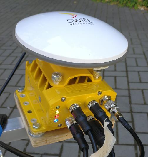 Pohyblivá stanice Přijímač GPS umístěný na rameni nakladače poskytuje