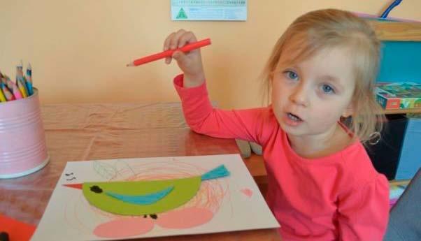 V květnu paní učitelka Květa Havlíková s devíti děvčaty připravila pěkný program ke Dni matek.