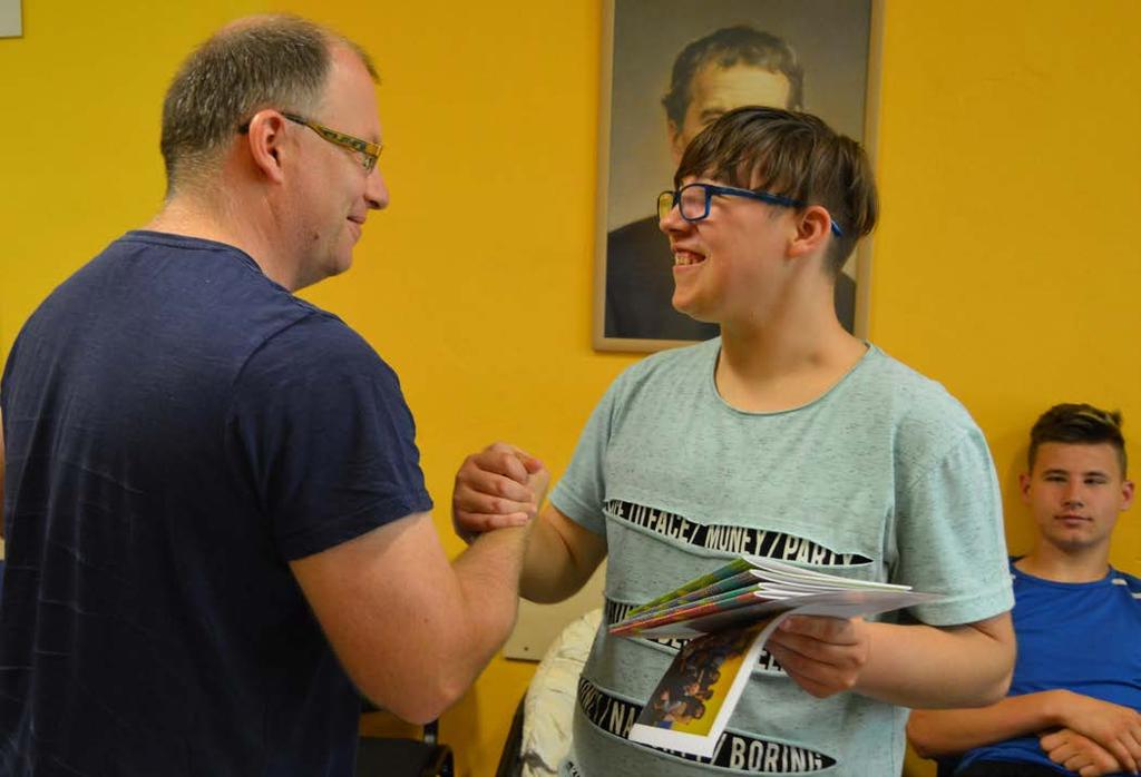 Tento program zahrnuje Kurzy přípravy na život, pobytové akce a brigády. Kurzy přípravy na život: Cílem programu je pomoci mladým lidem lépe se připravit na vlastní samostatný život.