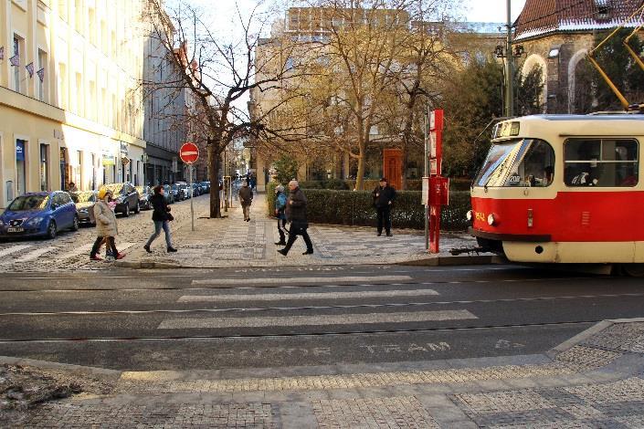 Pro udržení a potvrzení současné kvality veřejné dopravy je třeba přistoupit ke zlepšení přestupních bodů a zastávek, tedy částí infrastruktury, se kterou je cestující ve styku a která je součástí