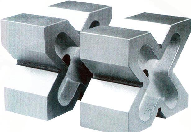 Litina / Cast iron V-bloky v páru V-blocks in pair 0 drážka 0 v-groove Třída 0 (rovnoběžnost: 8 µm) Class 0 (parallelism: 8 µm) Základna, prizmatická plocha a krátka strana jsou Base, prism face and