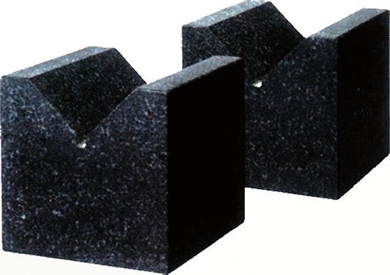 Granit / Granite Granitová příměrná deska Granite surface plate Dodáváno s protokolem Na požádání: Speciální úpravy (thread sleeves, T-grooves, holes etc.