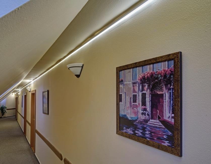 Energeticky úsporný světelný systém Stranově vyzařující