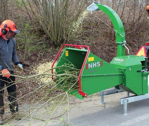 Kolové nakladače se variantně nabízejí s centrálním kloubem, kyvnou zadní nápravou, kabinou a teleskopickým ramenem. Rozmanitost ve výběru adaptérů umožňuje celoroční použití nakladačů.