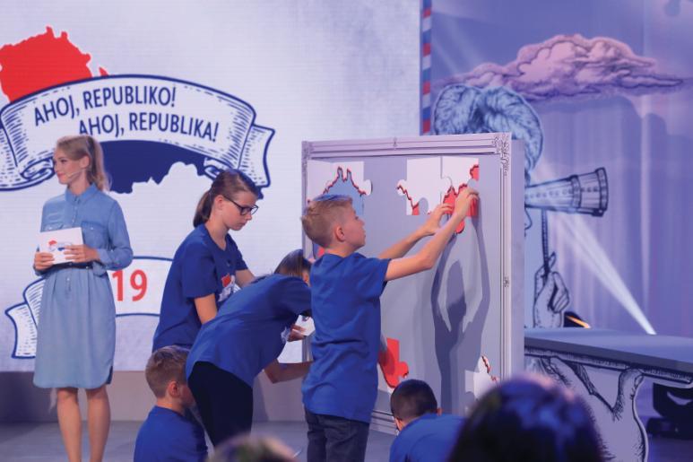 Vlastní tvorbu doplnily zahraniční pořady především z produkce BBC.