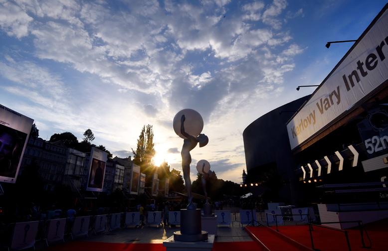 Karlovy Vary IFF Mezinárodní filmový festival Karlovy Vary je největší filmový festival v České republice a nejprestižnější filmový festival ve střední a východní Evropě.