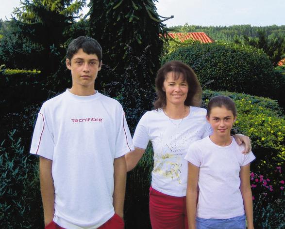 [rozhovor] Vážně te) hrajete jen s dětmi? Tady ani není moc na výběr, moc žen tu není a dobří rekreanti už jsou na mě zase moc dobří, protože dobře běhají... A s manželem? Jen občas.