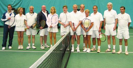 [Centenary Tennis Clubs] a Burgundska a nechává je zrát ve vlastní vinotéce. Te+ tam pijí vína, která nakoupili jejich otcové a chtějí dopřát totéž další generaci.