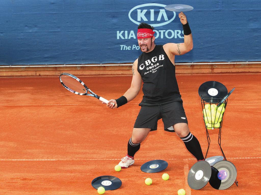 [hrají na Štvanici] DJ Lucky Lucaso: ábel v podkolenkách Na Štvanici si na něj chvíli zvykali. Chápu je, jsem přece jenom trošičku jinej, směje se DJ LUCKY LUCASO (33), vlastním jménem Lukáš Penz.