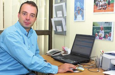 Šavrdy. JIŘÍ FENCL (35) v téhle roli dokazuje, že je nejen výtečným klubovým trenérem. I díky jeho nápadům a schopnostem se z pražského turnaje stává pýcha I. ČLTK i celého českého tenisu.