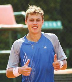 [závodní tenis] I. Č L T K P R A H A / / K L U B O V Á R E V U E 0 2 / 2 0 0 7 Jan Blecha a jeho radost po vítězném finále s Plačkem 80. Pardubická juniorka: Dorostenecké mistrovství Štvanice!