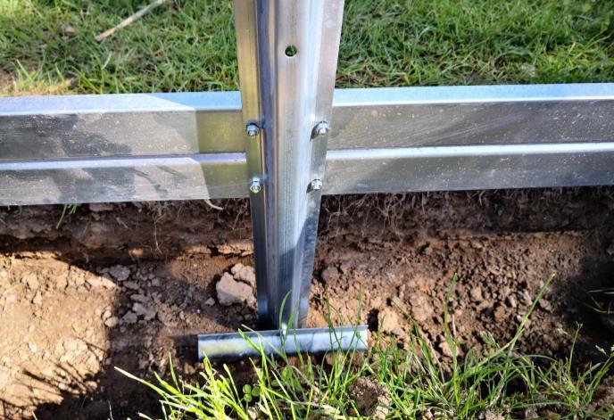 11) 5 cm, velký úhelník (22), užší částí vpřed. Obrázek 8.2 9. Instalace čelních profilů: Obrázek 8.
