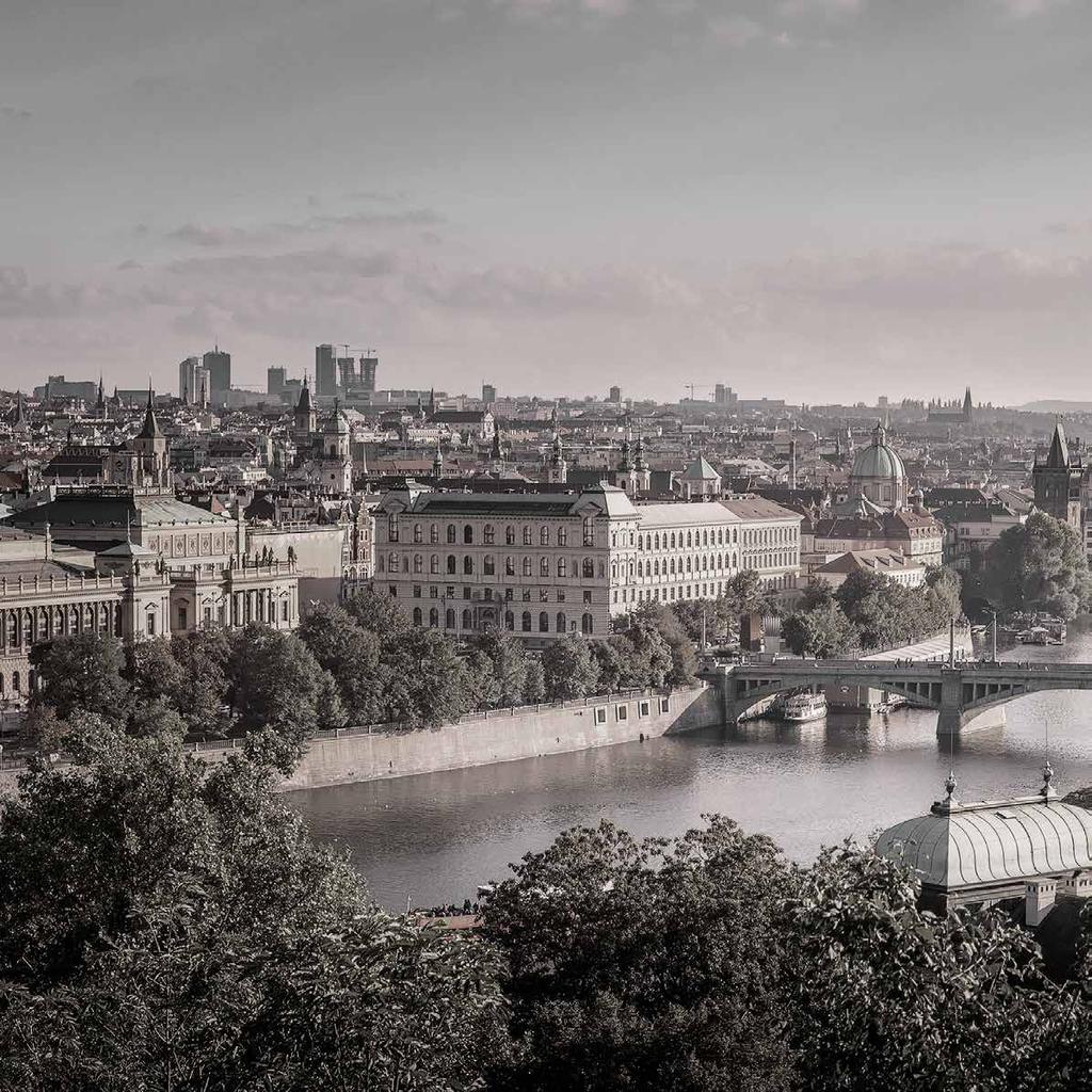 Úvodní slovo koordinátora projektu Projektem C-ROADS Czech Republic chceme změnit po dlouhou dobu zažitou představu, že silniční dopravu dnes již nelze nějak výrazně vylepšit a umožnit řidičům dostat