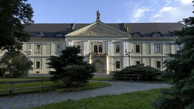 Výdej identifikačních karet Identifikační karty se vydávají v budově Zbrojnice (Biskupské nám. 1, Olomouc) od 16.9.2019 do 4.10.